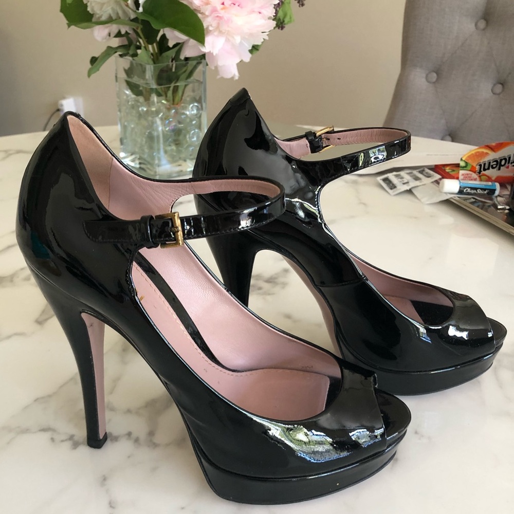 Gucci black patent pumps. Size 37